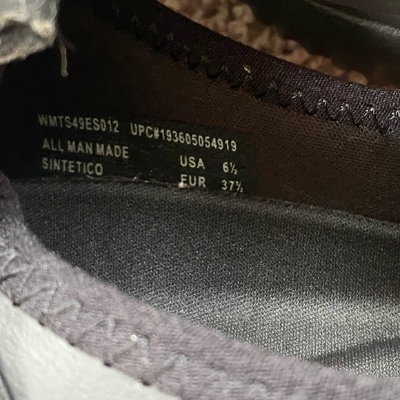 2 pairs of shoes - Picture 9 of 11